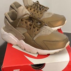 Nike Air Huarache khaki